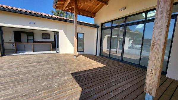 Maison contemporaine Prigonrieux près Bergerac 167 m2 sur parcelle de 5138 m² au calme