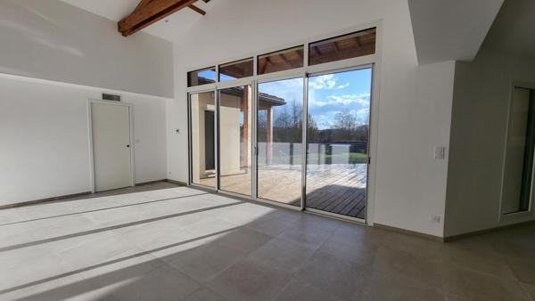 Maison contemporaine Prigonrieux près Bergerac 167 m2 sur parcelle de 5138 m² au calme