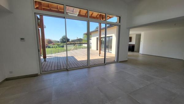 Maison contemporaine Prigonrieux près Bergerac 167 m2 sur parcelle de 5138 m² au calme