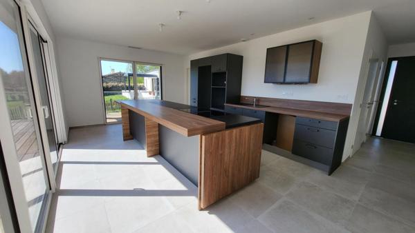 Maison contemporaine Prigonrieux près Bergerac 167 m2 sur parcelle de 5138 m² au calme
