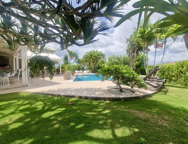 Baie-Mahault (97122) À VENDRE – Villa d’Exception à Baie-Mahault
