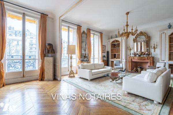 Paris 16ᵉ – Avenue Henri-Martin – Appartement de réception avec balcon