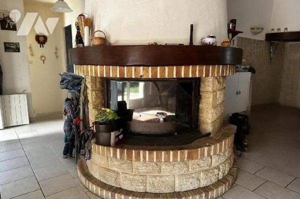 EXCLUSIF
BAISSE DE PRIX
Proche CINAIS.

Construction traditionnelle de bonne qualité, avec ...