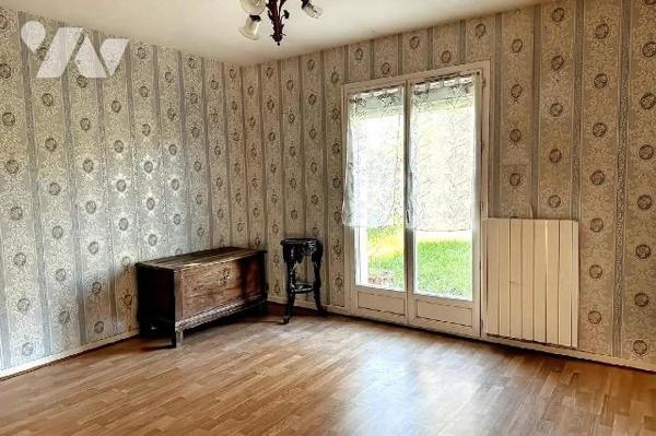 EXCLUSIF
BAISSE DE PRIX
Proche CINAIS.

Construction traditionnelle de bonne qualité, avec ...