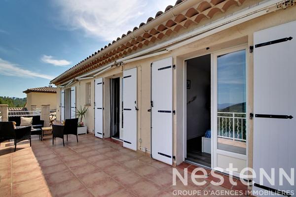 A VENDRE EN EXCLUSIVITE ! Maison d'environ 104  m² , piscine , vue dégagée , piscine, sous sol et dépendance.