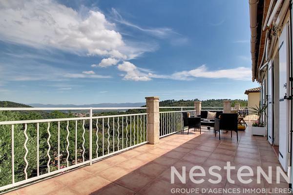 A VENDRE EN EXCLUSIVITE ! Maison d'environ 104  m² , piscine , vue dégagée , piscine, sous sol et dépendance.