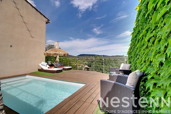 A VENDRE EN EXCLUSIVITE ! Maison d'environ 104  m² , piscine , vue dégagée , piscine, sous sol et dépendance.