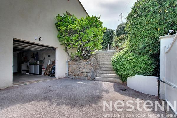 A VENDRE EN EXCLUSIVITE ! Maison d'environ 104  m² , piscine , vue dégagée , piscine, sous sol et dépendance.