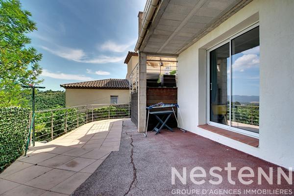 A VENDRE EN EXCLUSIVITE ! Maison d'environ 104  m² , piscine , vue dégagée , piscine, sous sol et dépendance.