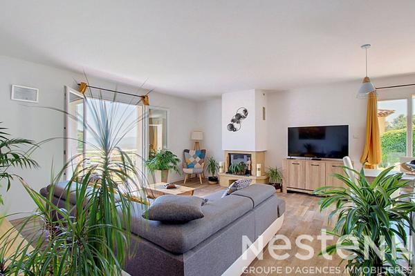 A VENDRE EN EXCLUSIVITE ! Maison d'environ 104  m² , piscine , vue dégagée , piscine, sous sol et dépendance.
