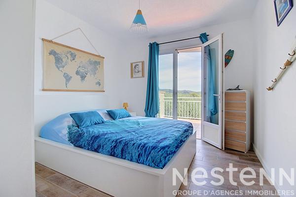A VENDRE EN EXCLUSIVITE ! Maison d'environ 104  m² , piscine , vue dégagée , piscine, sous sol et dépendance.