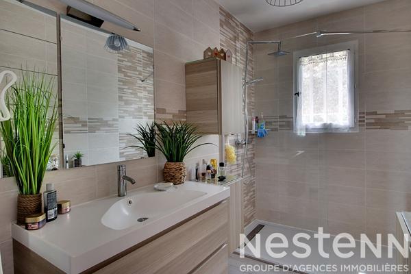 A VENDRE EN EXCLUSIVITE ! Maison d'environ 104  m² , piscine , vue dégagée , piscine, sous sol et dépendance.