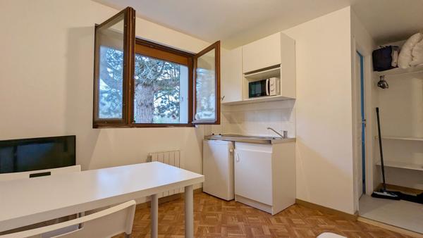 A LOUER - Studio meublé - Proche Campus 1 et Institut Lemonnier