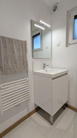 A LOUER - Studio meublé - Proche Campus 1 et Institut Lemonnier