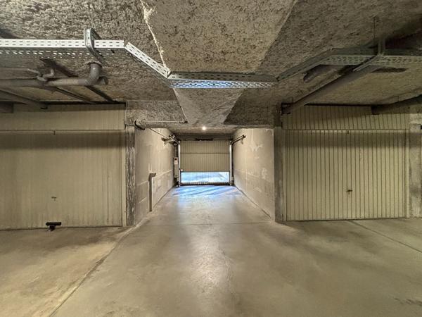 Garage fermé en sous-sol - Lyon 8 Grange Blanche