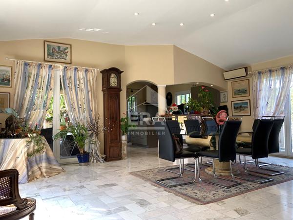 LE  ROURET Villa 4P  piscine quartier du Castelet