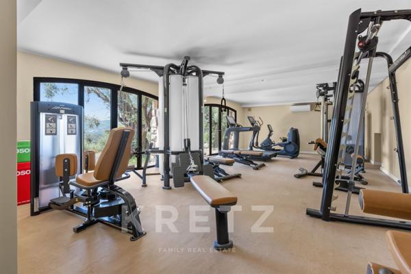 Mas confidentiel sur les hauteurs de Mougins vue mer