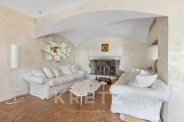 Mas confidentiel sur les hauteurs de Mougins vue mer