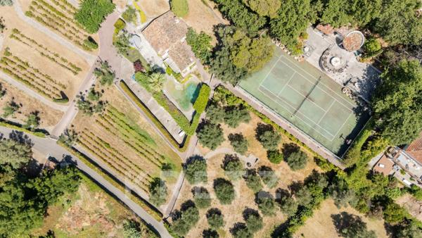 Mas confidentiel sur les hauteurs de Mougins vue mer