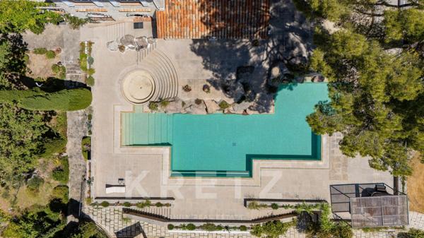 Mas confidentiel sur les hauteurs de Mougins vue mer