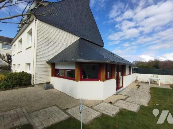 Secteur calme à 2 km du centre de ROSPORDEN et à proximité immédiate de la voie verte pour cett...