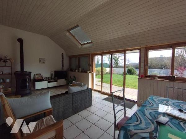 Secteur calme à 2 km du centre de ROSPORDEN et à proximité immédiate de la voie verte pour cett...