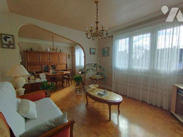 Secteur calme à 2 km du centre de ROSPORDEN et à proximité immédiate de la voie verte pour cett...