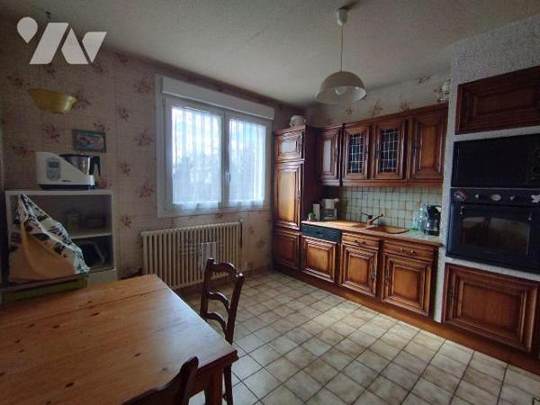 Secteur calme à 2 km du centre de ROSPORDEN et à proximité immédiate de la voie verte pour cett...