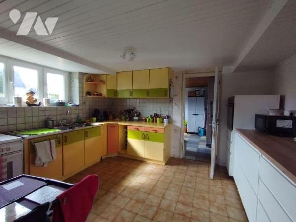 Secteur calme à 2 km du centre de ROSPORDEN et à proximité immédiate de la voie verte pour cett...