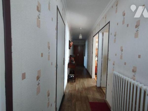 Secteur calme à 2 km du centre de ROSPORDEN et à proximité immédiate de la voie verte pour cett...