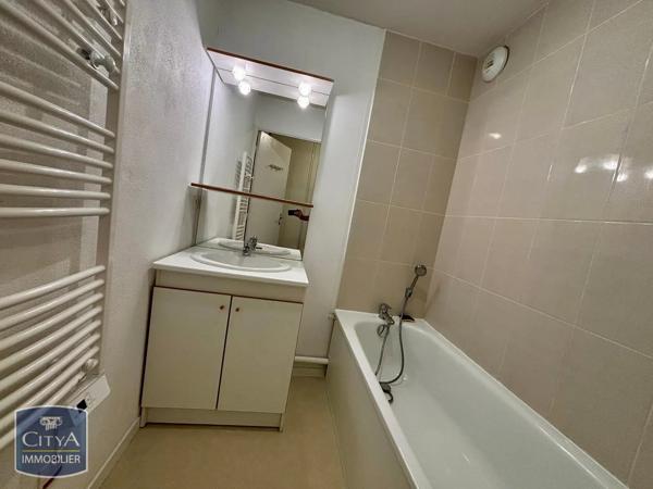 Appartement à louer 2 pièces 47.91m² Châteauroux (36000)