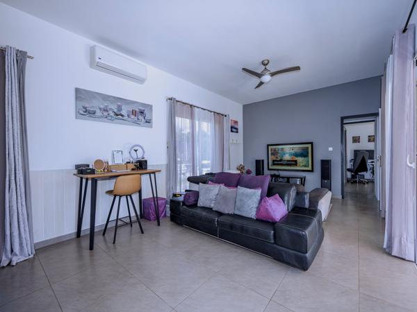 TROP TARD DÉJÀ VENDU PAR IDIMMO : Ste Marie La Convenance, Jolie maison T4 de plain-pied, de 120m², sur terrai Sainte-Marie (97438)