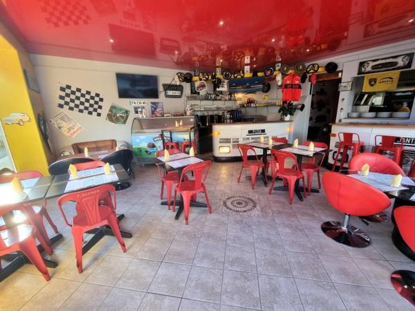 LE CHATEAU D'OLERON (17) emplac N°1 cœur de ville A Vendre le Fonds de Commerce charmante PIZZERIA très réputée.