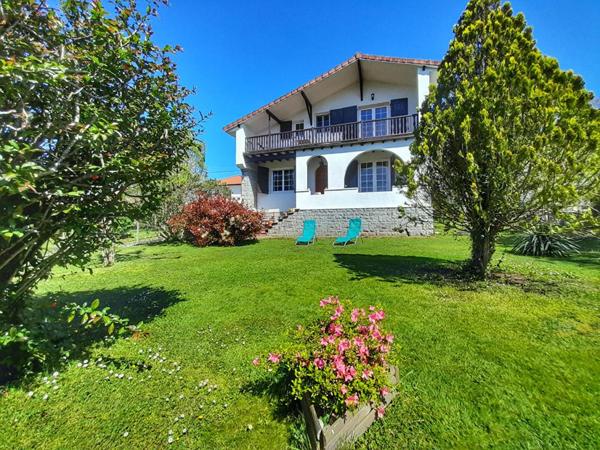 Maison de Pays avec vue imprenable sur les Pyrénées