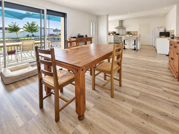 Maison
         4 pièces
        - 80 m² Exclusivité 186 000 € *