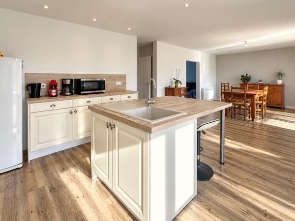 Maison
         4 pièces
        - 80 m² Exclusivité 186 000 € *