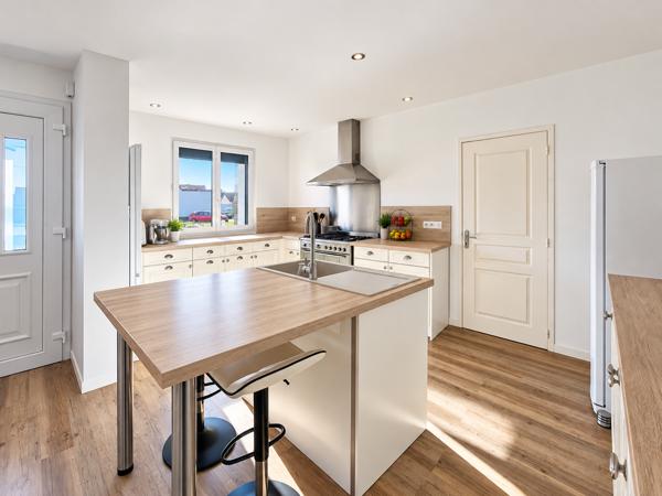 Maison
         4 pièces
        - 80 m² Exclusivité 186 000 € *