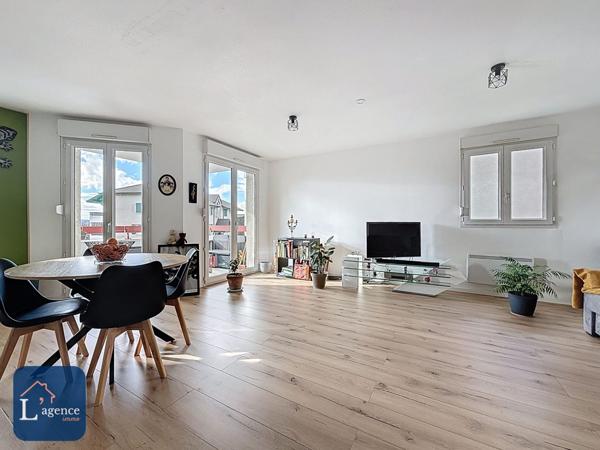 APPARTEMENT T2 VENDU LOUÉ – BALCON – GARAGE – PARKING – CAVE – VUE DÉGAGÉE – CROZET 01170