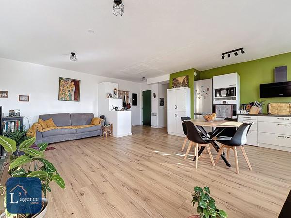 APPARTEMENT T2 VENDU LOUÉ – BALCON – GARAGE – PARKING – CAVE – VUE DÉGAGÉE – CROZET 01170