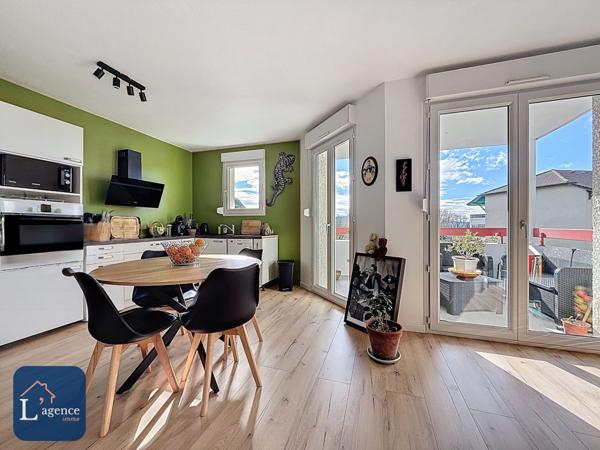 APPARTEMENT T2 VENDU LOUÉ – BALCON – GARAGE – PARKING – CAVE – VUE DÉGAGÉE – CROZET 01170