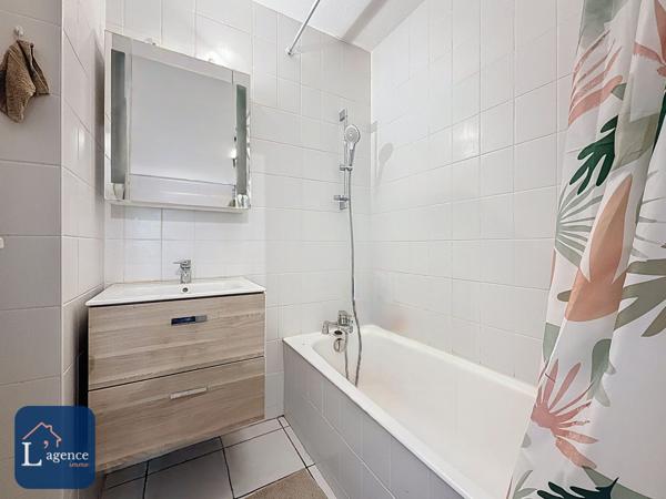 APPARTEMENT T2 VENDU LOUÉ – BALCON – GARAGE – PARKING – CAVE – VUE DÉGAGÉE – CROZET 01170