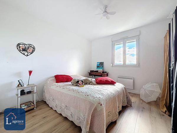 APPARTEMENT T2 VENDU LOUÉ – BALCON – GARAGE – PARKING – CAVE – VUE DÉGAGÉE – CROZET 01170