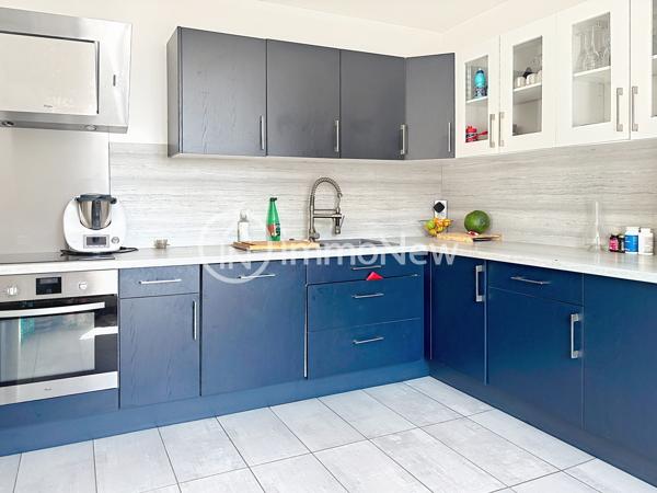 MAISON FAMILIALE SUR SOUS SOL AVEC VIE DE PLAIN PIED