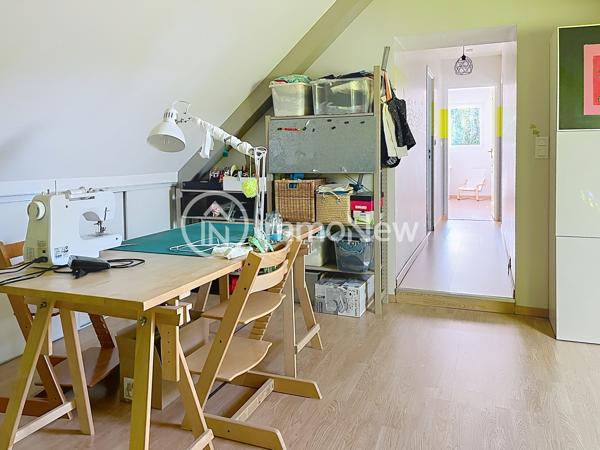 Maison familiale aux beaux volumes – Saint-Pair-sur-Mer L’agence IMMONEW vous propose de découvrir cette belle maison familiale d’environ 224 m² habitables , située à Saint-Pair-sur-Mer, dans un environnement calme et recherché, à seulement 3 km des commerces, de la plage et des sentiers côtiers .