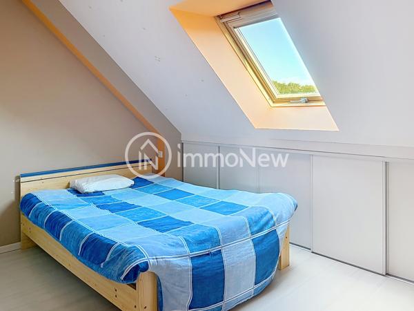 Maison familiale aux beaux volumes – Saint-Pair-sur-Mer L’agence IMMONEW vous propose de découvrir cette belle maison familiale d’environ 224 m² habitables , située à Saint-Pair-sur-Mer, dans un environnement calme et recherché, à seulement 3 km des commerces, de la plage et des sentiers côtiers .