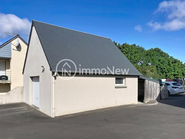 Maison familiale aux beaux volumes – Saint-Pair-sur-Mer L’agence IMMONEW vous propose de découvrir cette belle maison familiale d’environ 224 m² habitables , située à Saint-Pair-sur-Mer, dans un environnement calme et recherché, à seulement 3 km des commerces, de la plage et des sentiers côtiers .