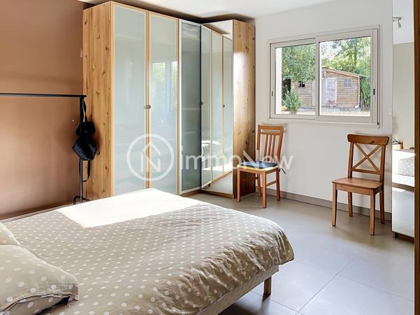 Maison familiale aux beaux volumes – Saint-Pair-sur-Mer L’agence IMMONEW vous propose de découvrir cette belle maison familiale d’environ 224 m² habitables , située à Saint-Pair-sur-Mer, dans un environnement calme et recherché, à seulement 3 km des commerces, de la plage et des sentiers côtiers .