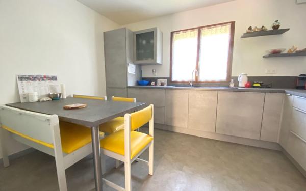 Maison à vendre    7 pièces • 142 m2 Mézières-sur-Seine