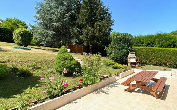 Maison à vendre    7 pièces • 142 m2 Mézières-sur-Seine