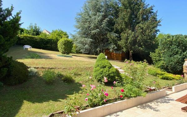 Maison à vendre    7 pièces • 142 m2 Mézières-sur-Seine